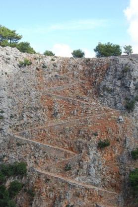Cesta k vesnici Aradena na Krétě Agios Ioannis, Kréta - trasa k Aradeně