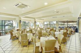 Krétský hotel Aquis Zorbas Village s restaurací