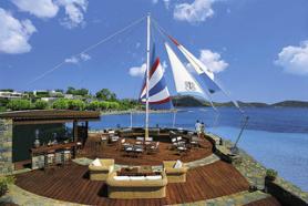 Krétský hotel Elounda Bay Palace s barem