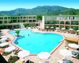 Georgioupolis - bazén u hotelu Mythos Palace Bazén hotelu Mythos Palace v letovisku Georgioupolis