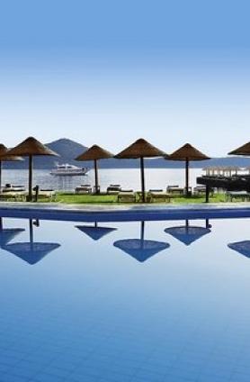 Bazén u hotelu Porto Elounda Golf & Spa Resort, Elounda