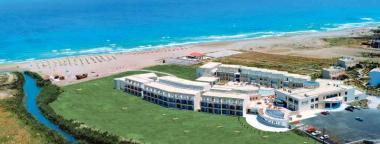 Georgioupolis - pohled na hotel Mythos Palace Komplex budov hotelu Mythos Palace v letovisku Georgioupolis