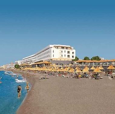 Krétský hotel Petra Mare u moře