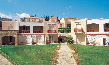 Zelení obklopený hotel Pilot Beach Resort v letovisku Georgioupolis