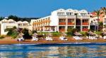 Pohled na hotel Santa Marina Plaza u moře
