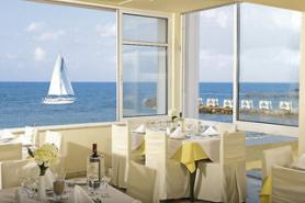 Krétský hotel Knossos Beach Club s restaurací