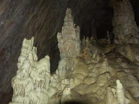 Krápníky v  jeskyni Pelekita