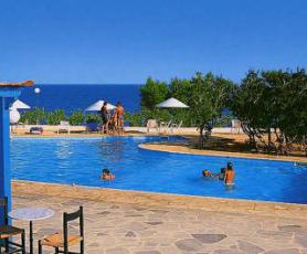 Pohled na hotelový bazén - hotel Kakkos Bay
