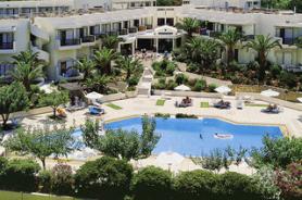 Hotelový bazén - Santa Marina Beach na Krétě